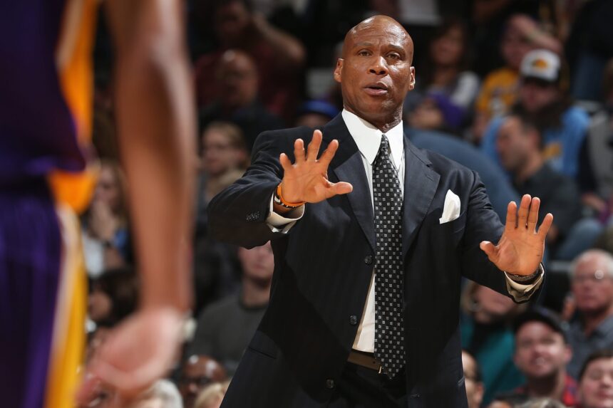 Byron Scott says Los Angeles Lakers have 'very intelligent' players who decided the game against Kings