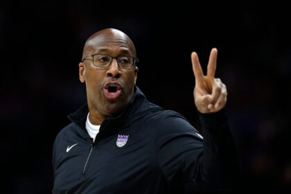 Kings coach Mike Brown says he's really impressed with the Los Angeles Lakers' bench, saying, "They brought that to us."