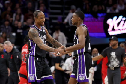 Create a mock trade of three teams to support the king, and De'aaron Fox will won SPURS and form a team with Victor Wembanyama.