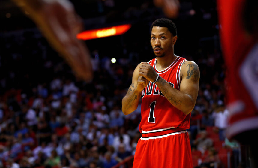 Derrick Rose talks about the only compliment he wants to receive from the Chicago Bulls: 'No statue'