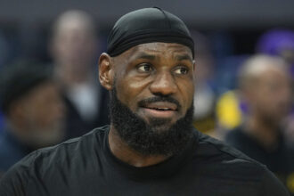 Former NBA coach criticizes LeBron James' accomplishments, leaving Los Angeles Lakers fans furious