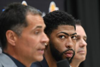 Former NBA's highest executive, Anthony Davis, responded to the center of the center, saying "it's a tough job"