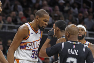 "He wanted me to get me out of the game," Kevin Durant opened with Chris Paul Crush, with the pair portraying double technology.