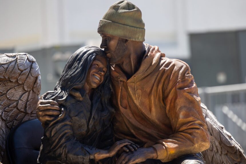 Kyrie Irving emotionally reflects Kobe Bryant after visiting the Lakers Legend statue, he "devices"