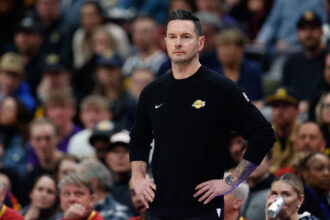 JJ Reddick says the La Lakers did something "very extraordinary" against the Phoenix Suns, which said everything about the team