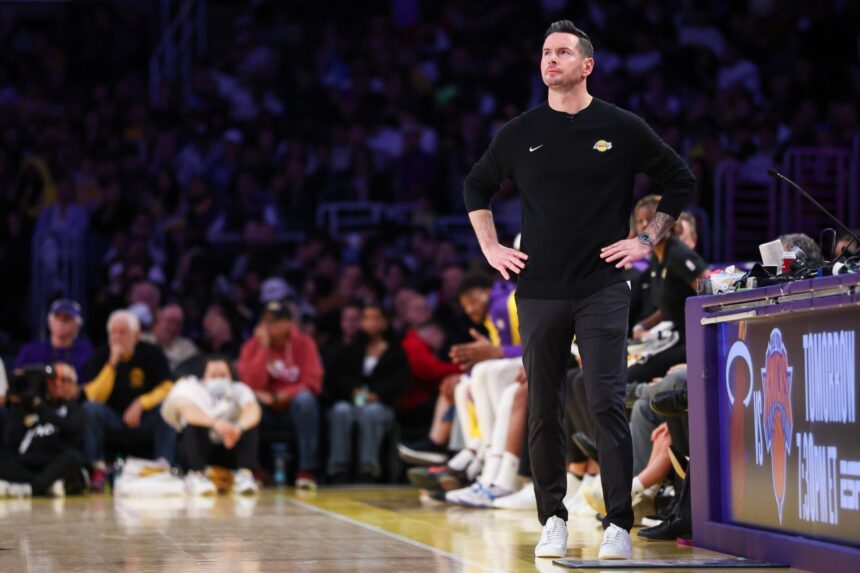 JJ Redick's name - Checks Los Angeles Lakers wants massive performance despite the bad numbers.