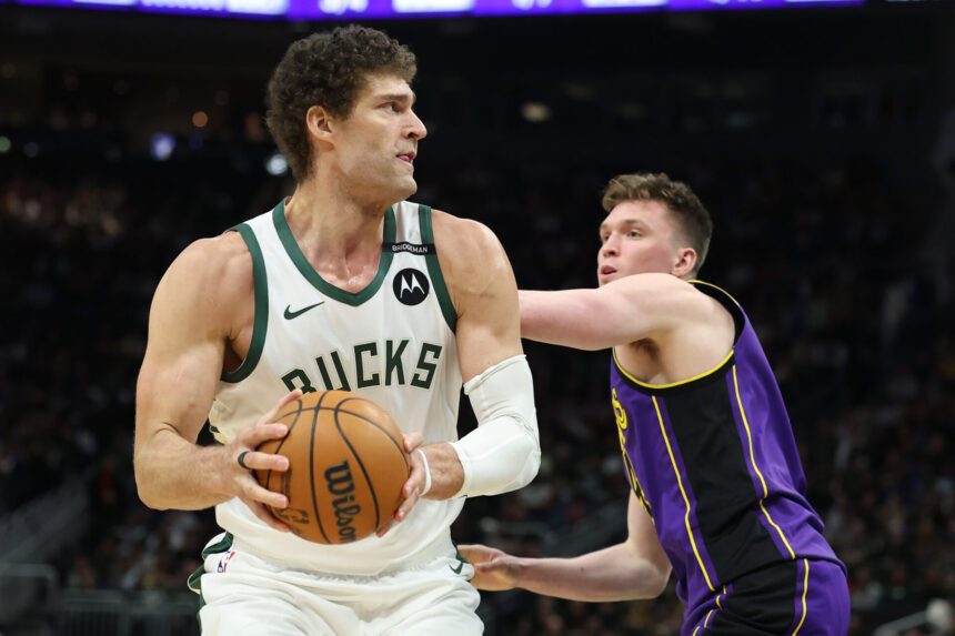 La Lakers asks two players to leave their game, and James Worthy admits after the Bucks defeat